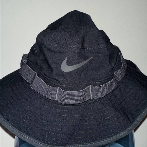 Nike Black and Gray Bucket Hat - Picture 1 of 4